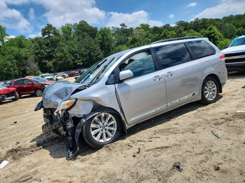 2011 TOYOTA Sienna