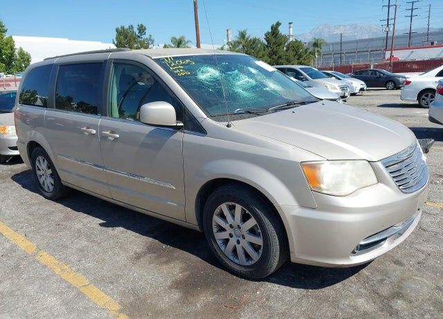 2014 CHRYSLER Town and Country