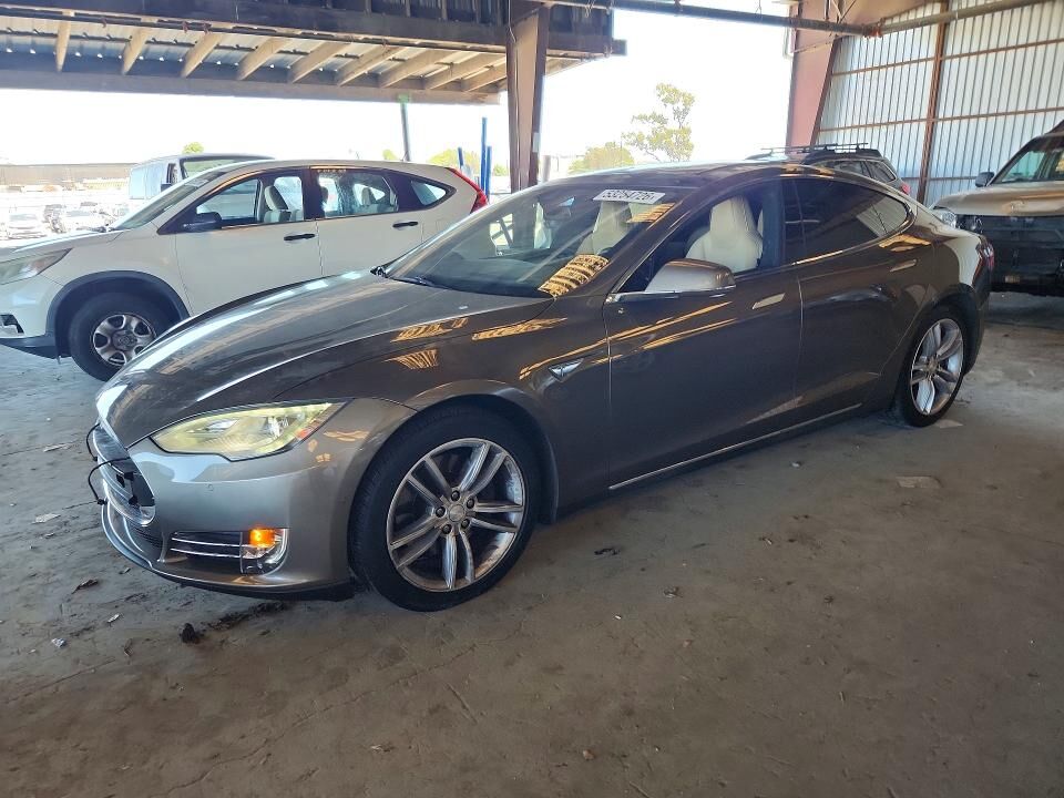 2015 TESLA Model S