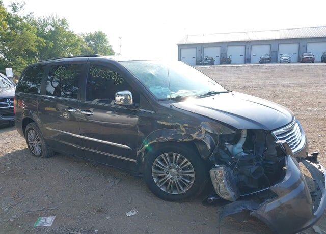 2016 CHRYSLER Town and Country