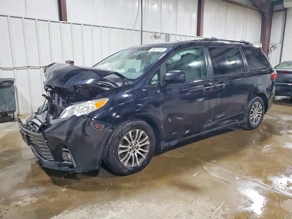 2018 TOYOTA Sienna