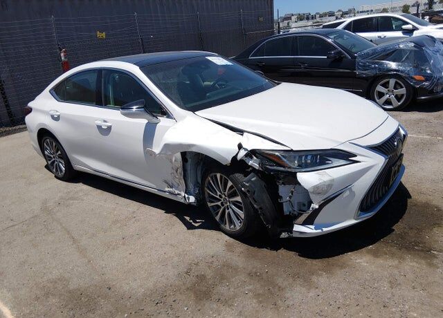 2020 LEXUS ES