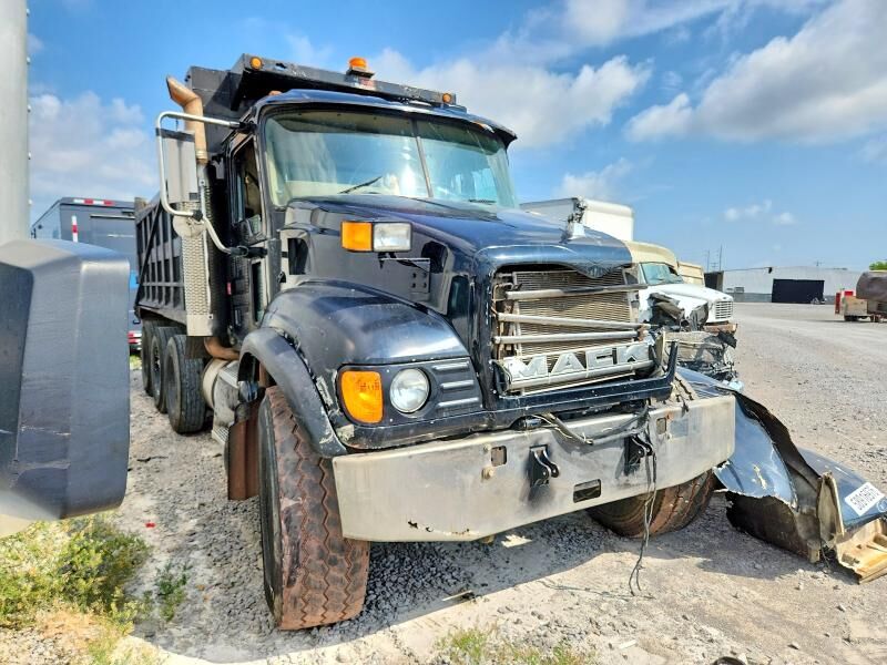 2003 MACK CV