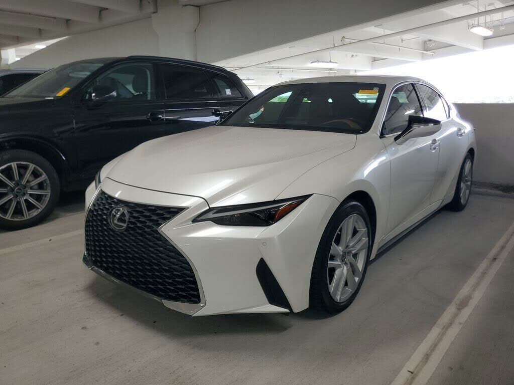 2021 LEXUS IS