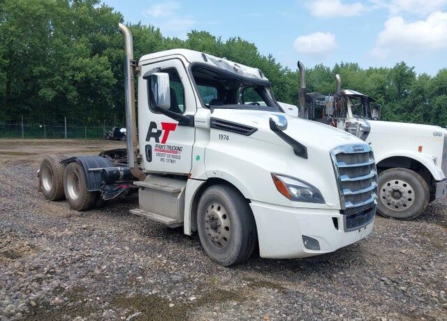 2019 FREIGHTLINER New Cascadia 126" Day cab