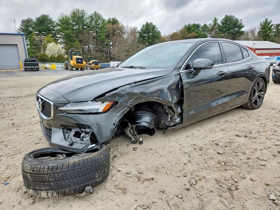 2021 VOLVO S60
