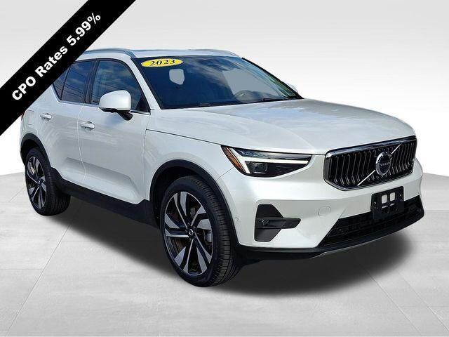 2023 VOLVO XC40