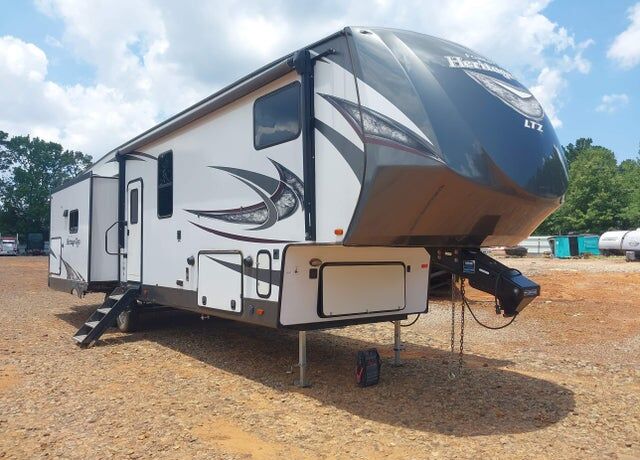 2018 FOREST RIVER Wildwood Laminated Towables