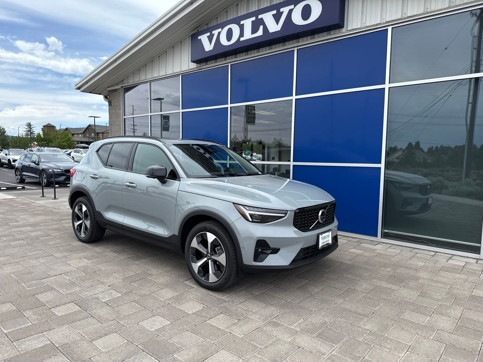 2026 VOLVO XC40
