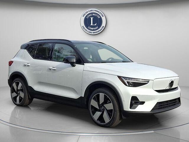 2026 VOLVO EX40