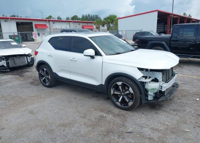 2019 VOLVO XC40