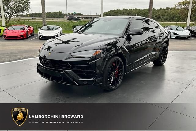 2022 LAMBORGHINI URUS