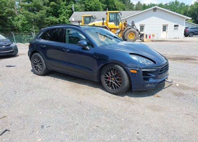 2017 PORSCHE Macan