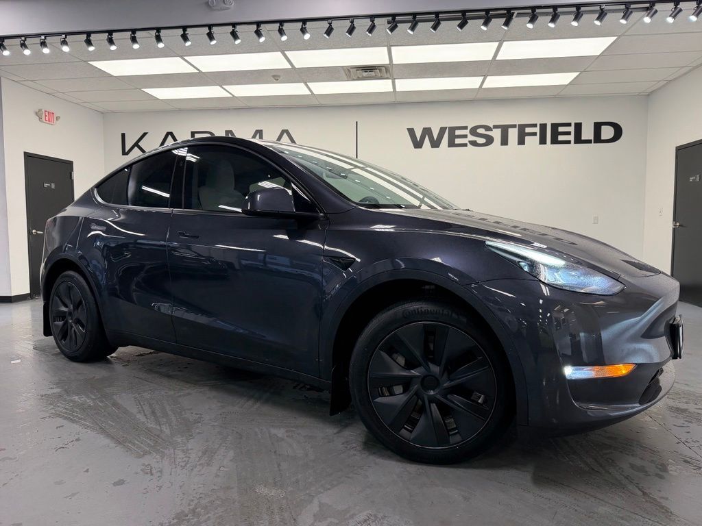 2024 TESLA Model Y