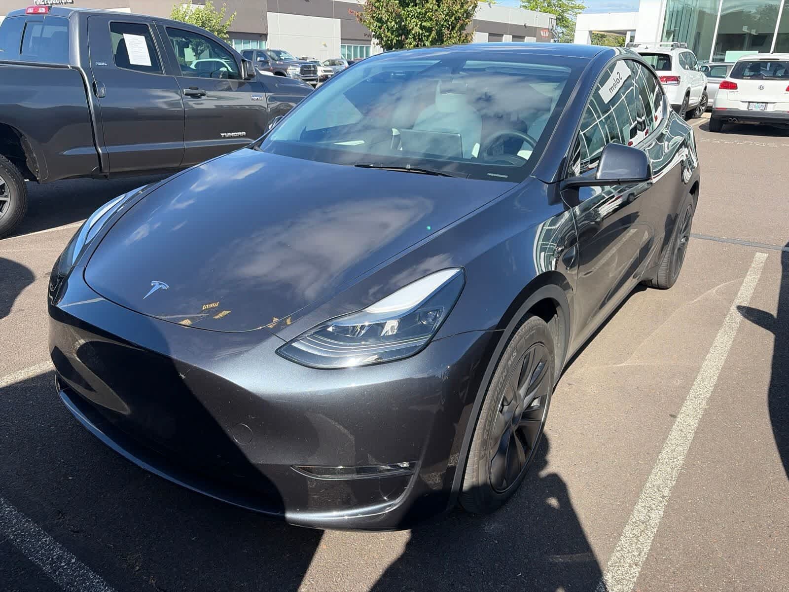 2025 TESLA Model Y