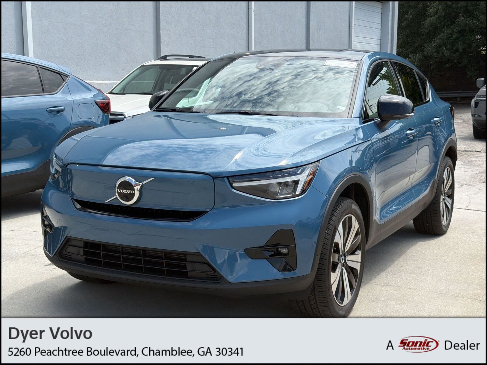 2023 VOLVO C40
