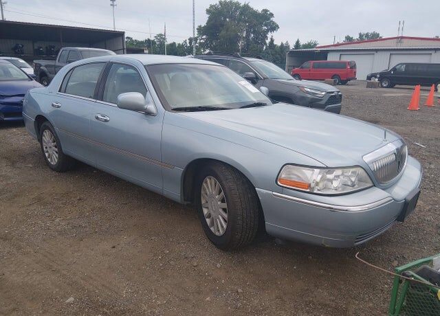 2005 LINCOLN Town Car
