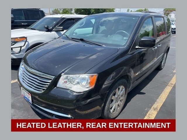 2016 CHRYSLER Town and Country