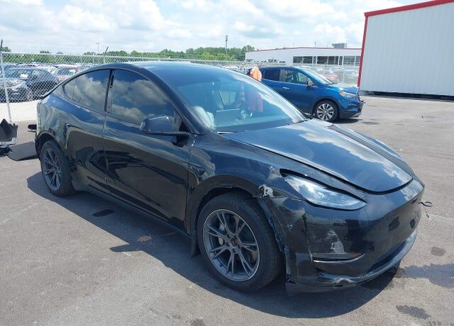 2025 TESLA Model Y