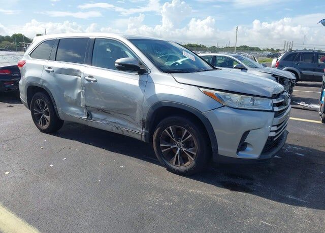 2018 TOYOTA Highlander