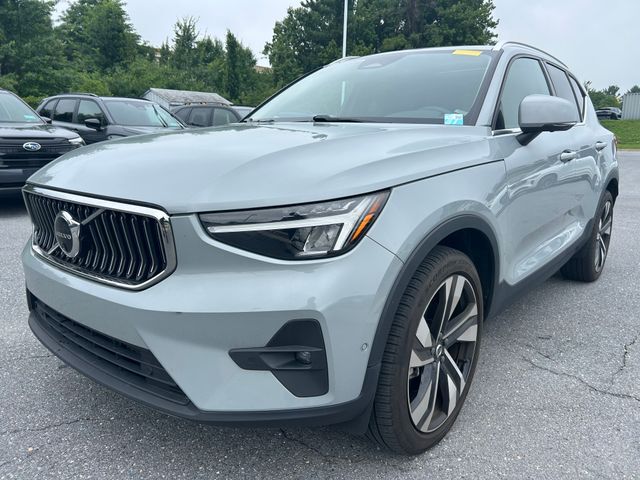 2024 VOLVO XC40