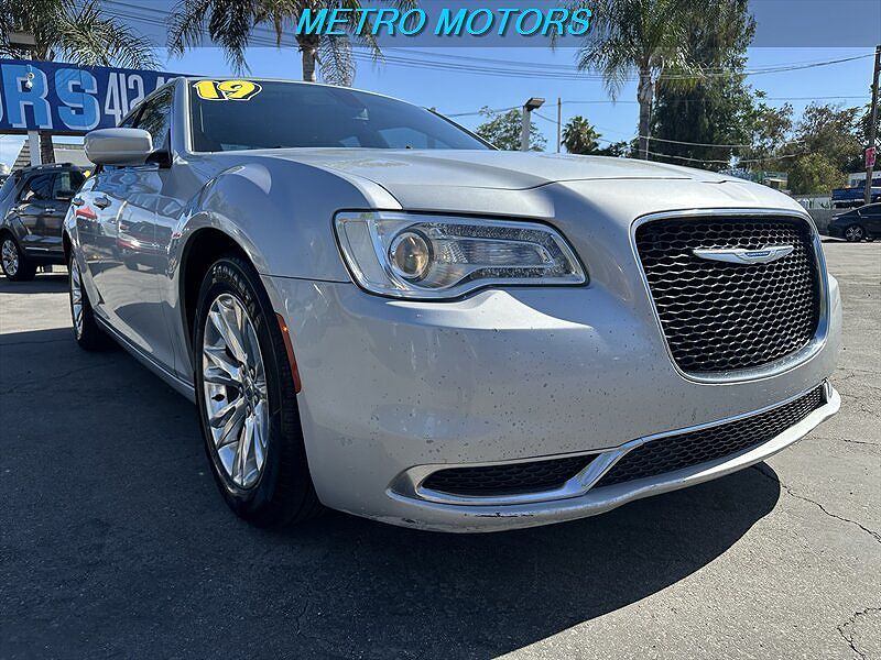 2019 CHRYSLER 300
