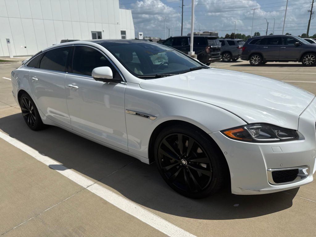 2019 JAGUAR XJ