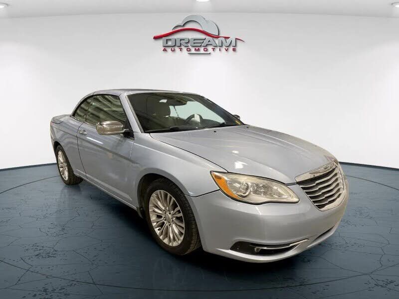2013 CHRYSLER 200