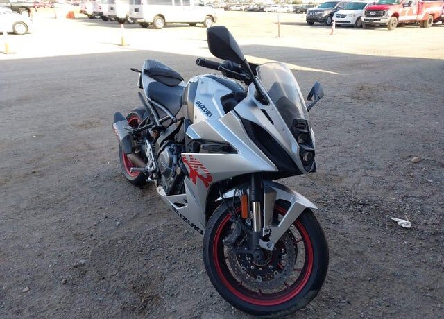 2024 SUZUKI GSX-8R