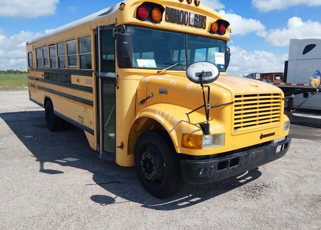 2000 INTERNATIONAL 3800