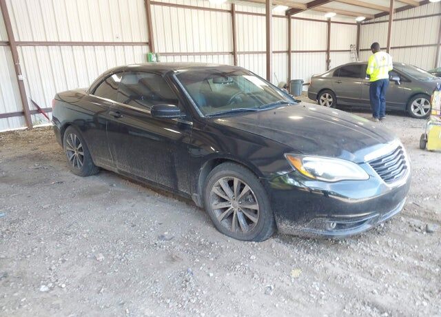 2013 CHRYSLER 200