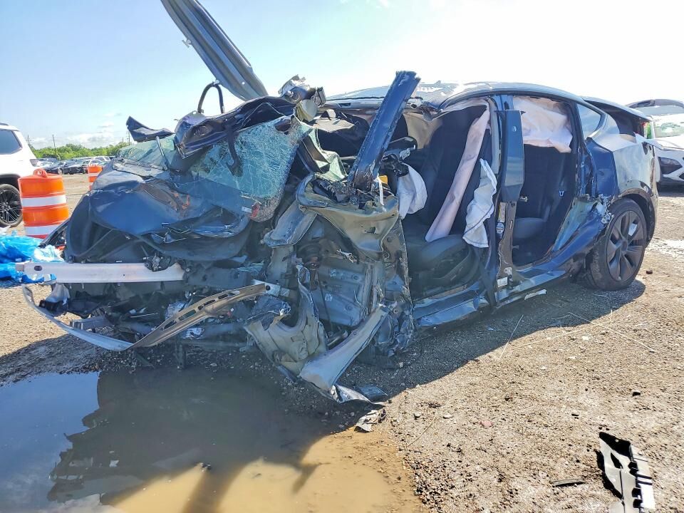 2024 TESLA Model Y