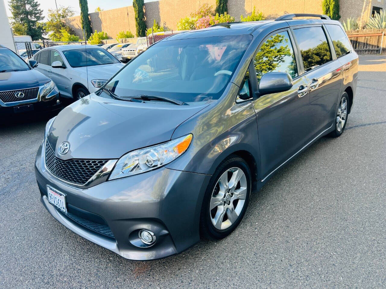 2014 TOYOTA Sienna