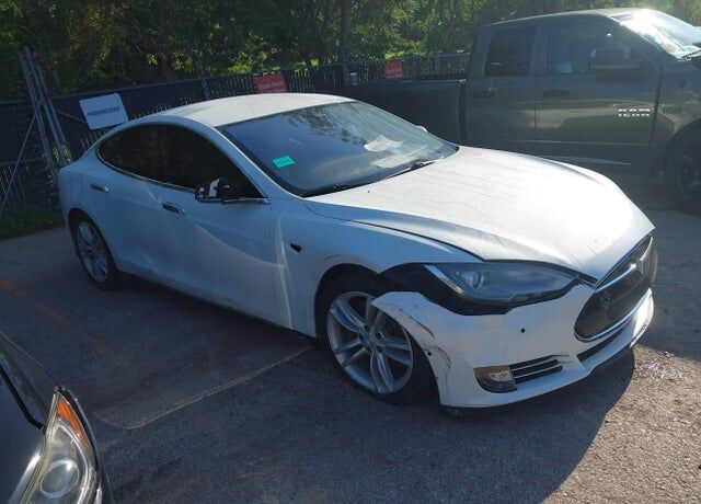 2015 TESLA Model S