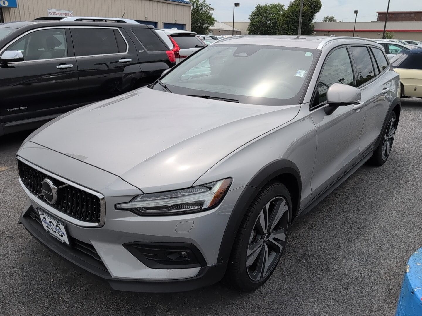 2025 VOLVO V60CC
