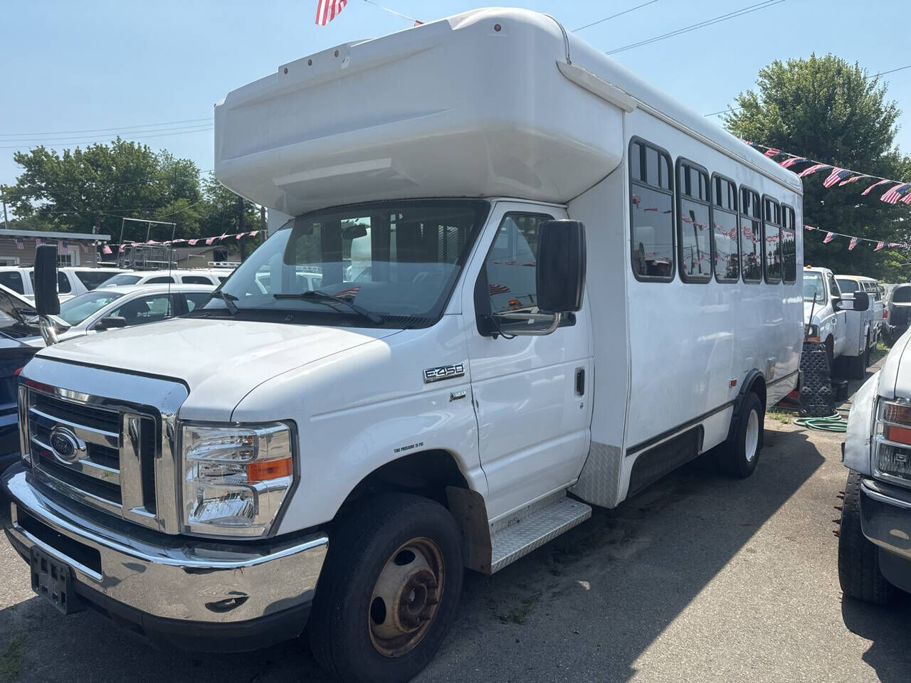 2018 FORD E-450
