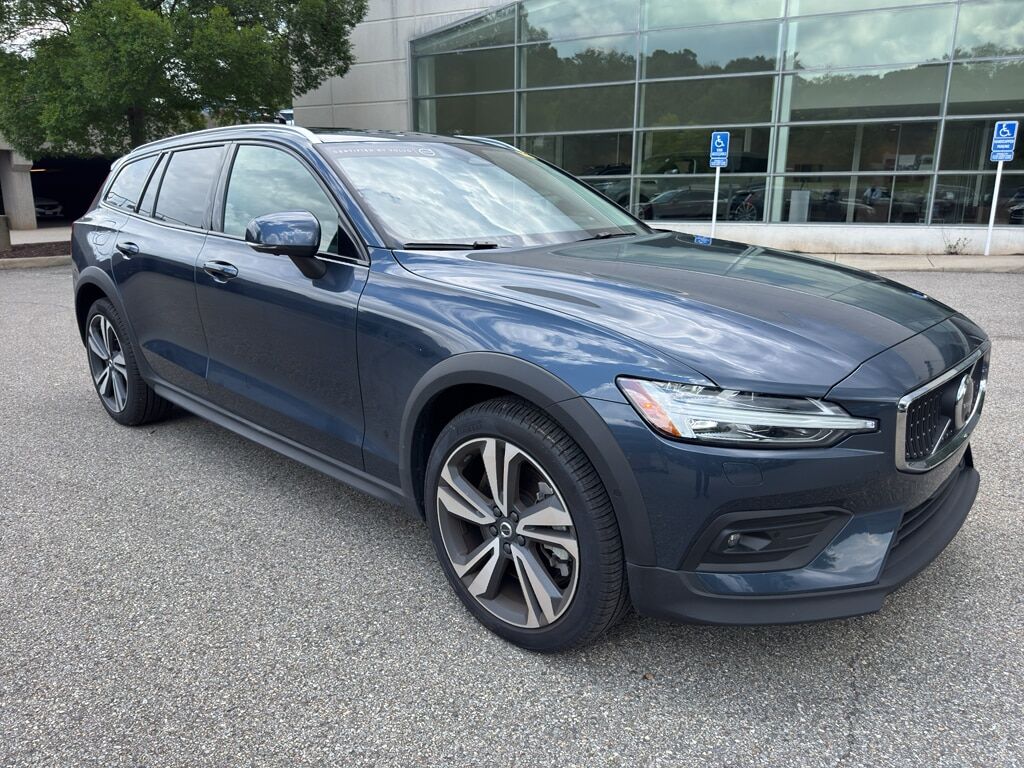 2026 VOLVO V60CC
