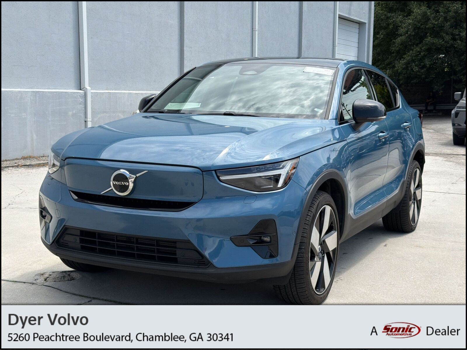 2023 VOLVO C40