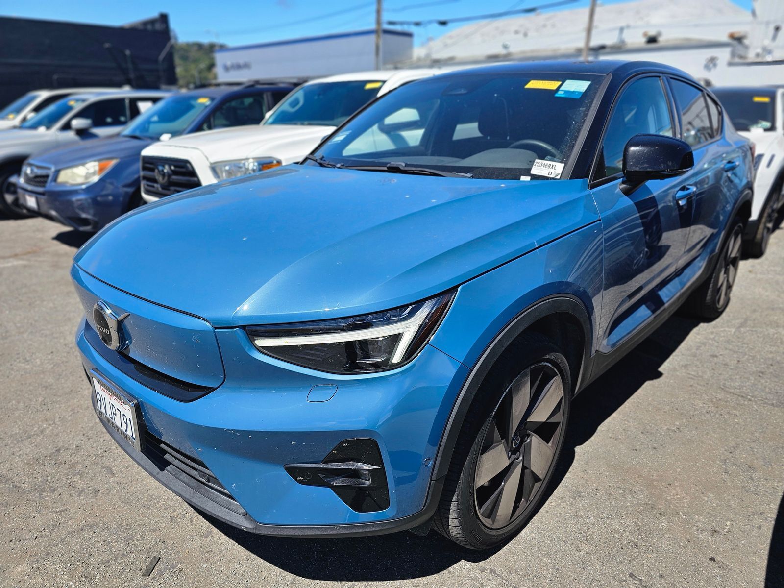 2022 VOLVO C40