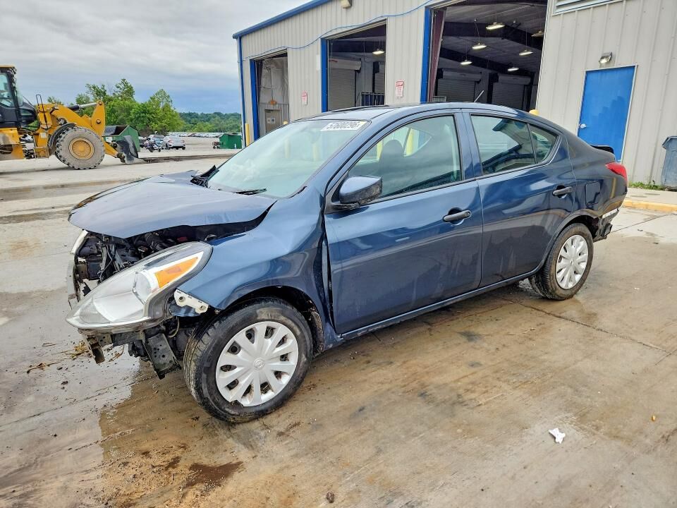 2016 NISSAN Versa