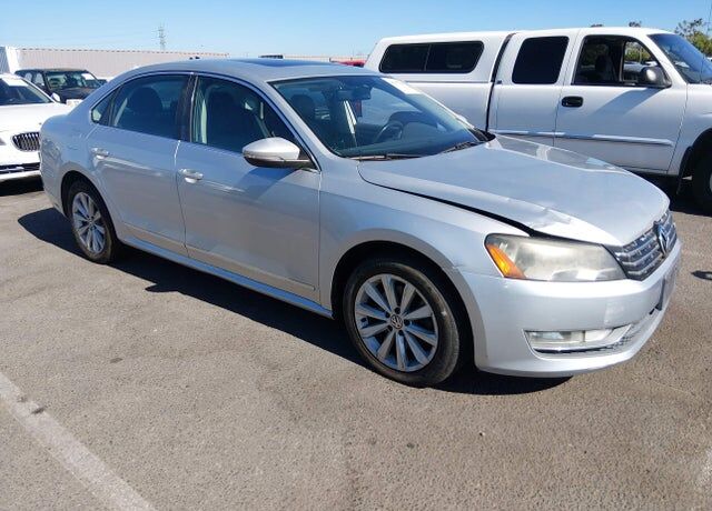 2012 VOLKSWAGEN Passat