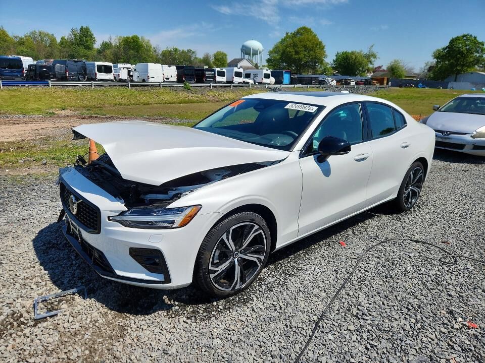 2024 VOLVO S60