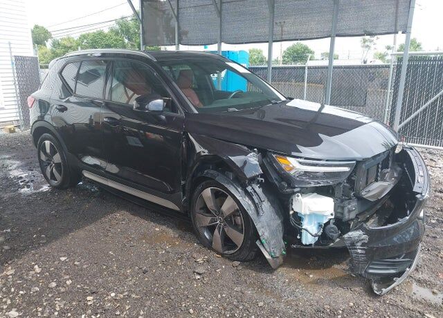 2019 VOLVO XC40