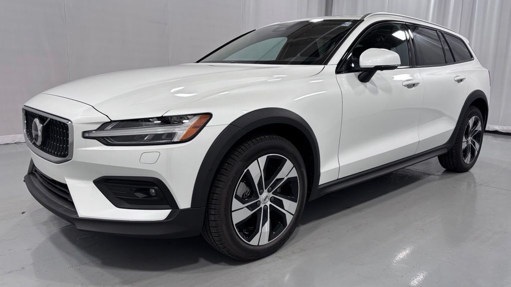 2026 VOLVO V60CC