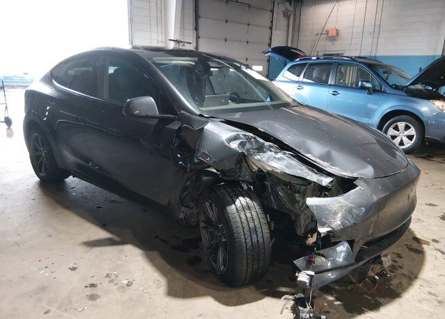 2024 TESLA Model Y
