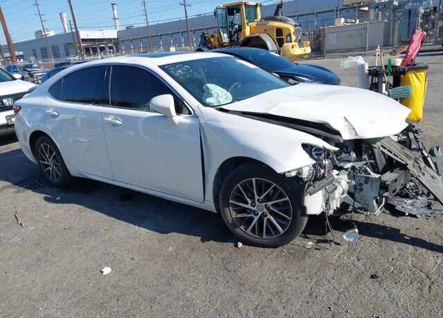 2017 LEXUS ES