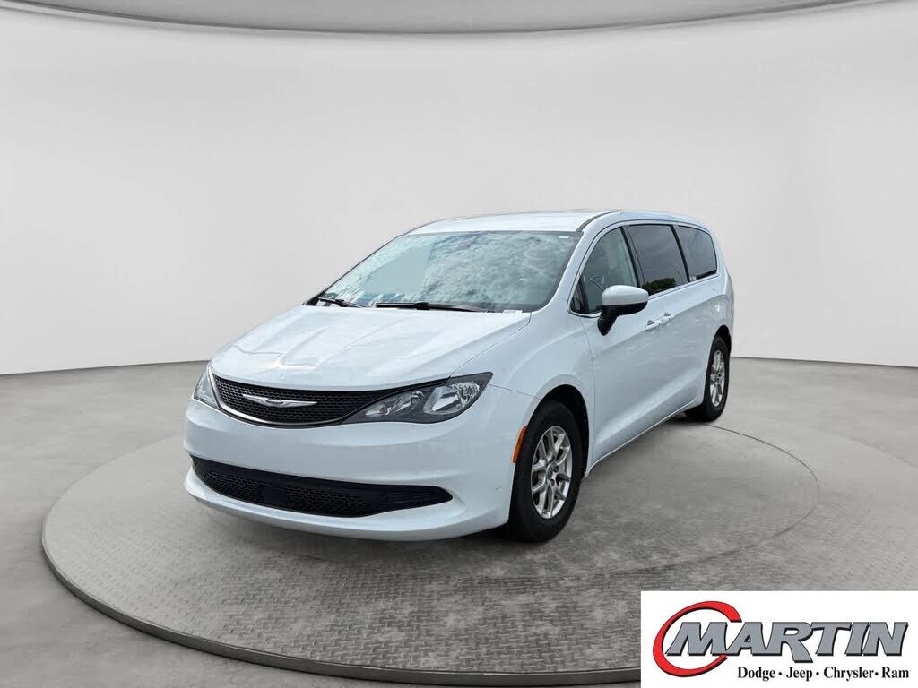 2022 CHRYSLER Voyager