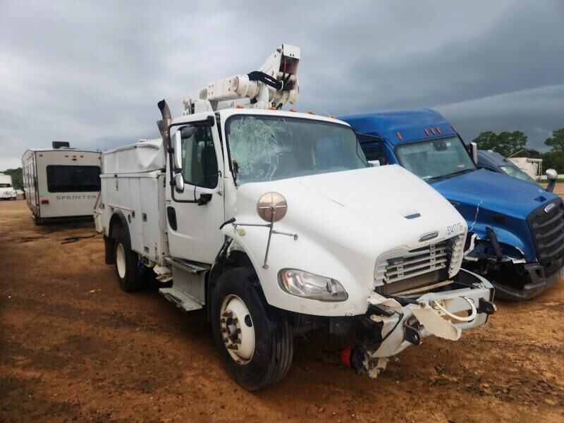 2016 FREIGHTLINER M2