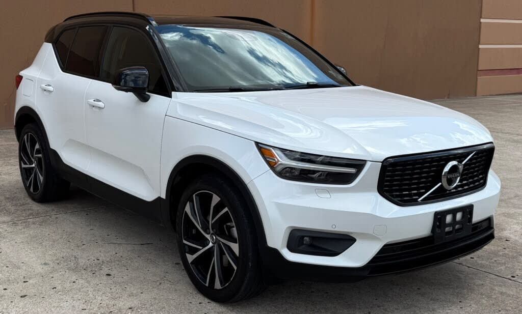 2020 VOLVO XC40