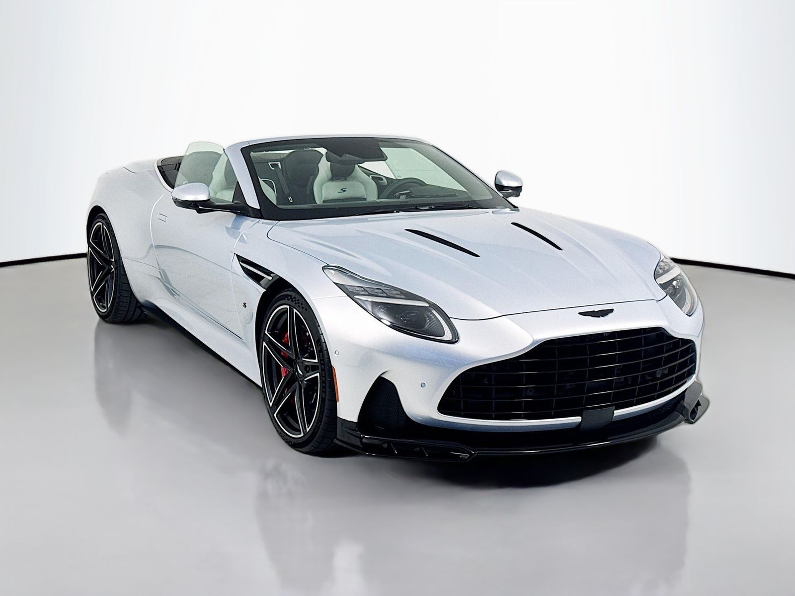 2026 ASTON MARTIN DB12